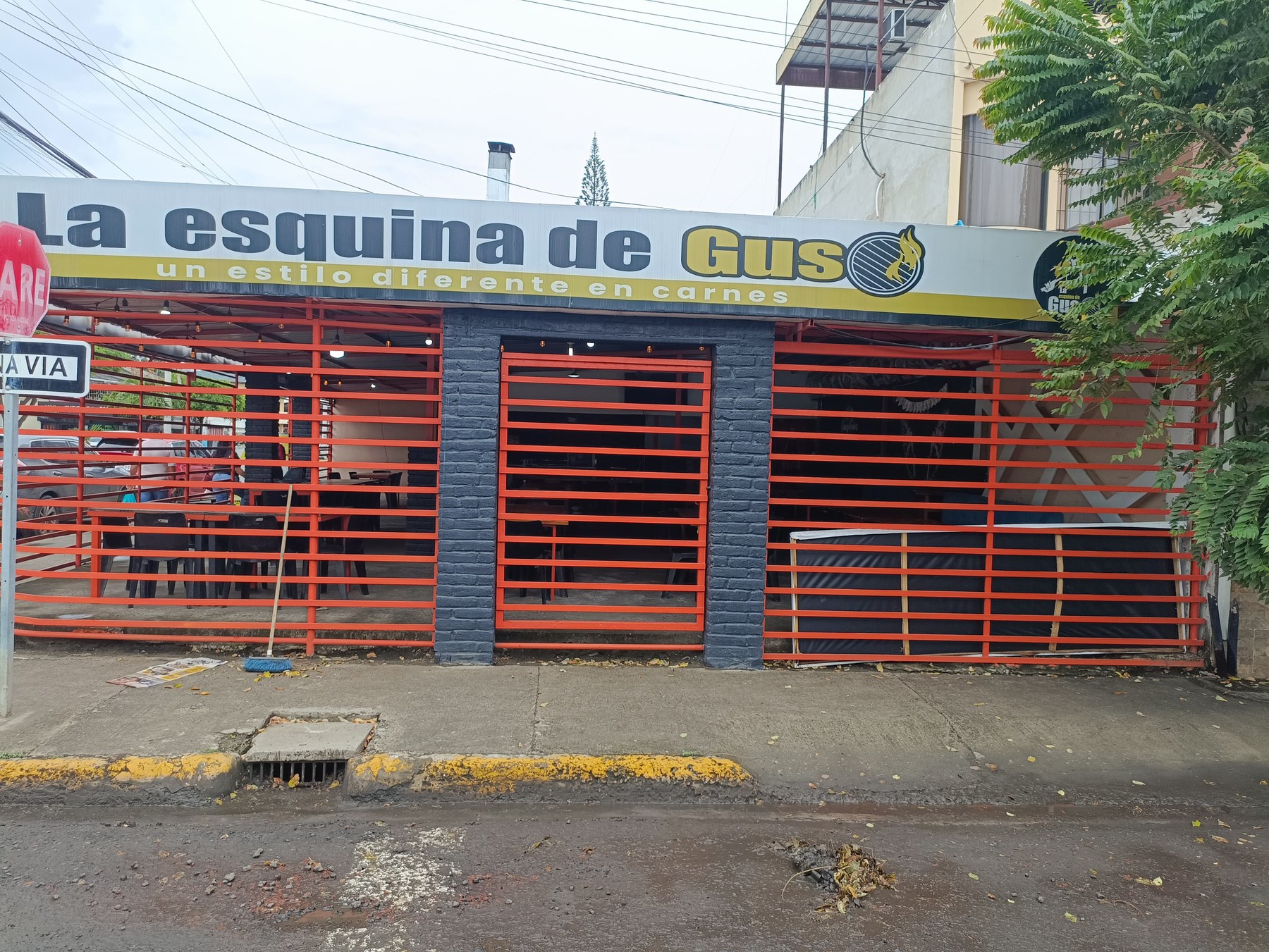 Local de La Esquina de Guso en Portoviejo · Reales Tamarindos.
